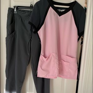Womens scrubs size medium - like new all 8 pieces